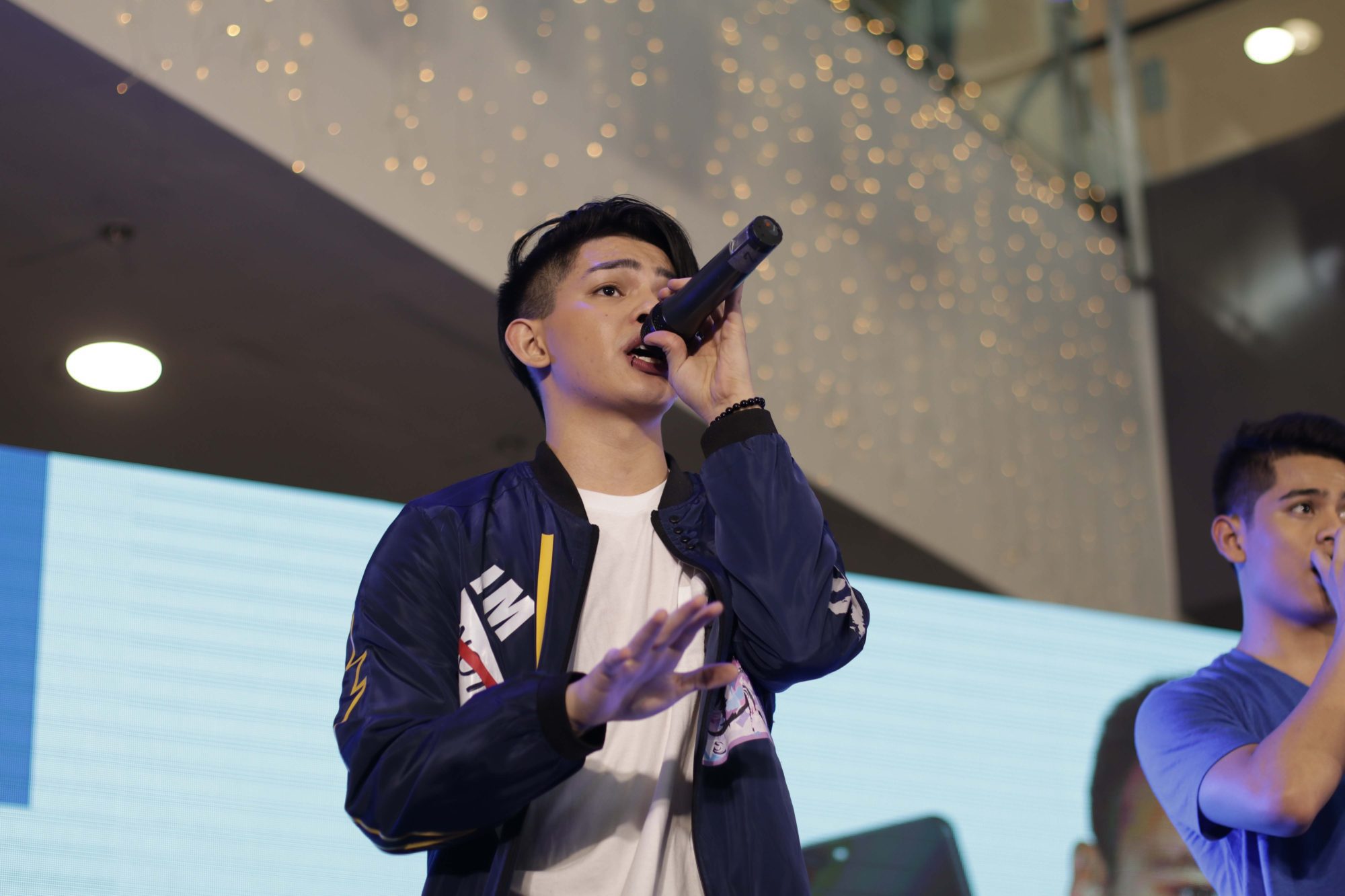 Vivo V7 Mall Tour with Paul Salas