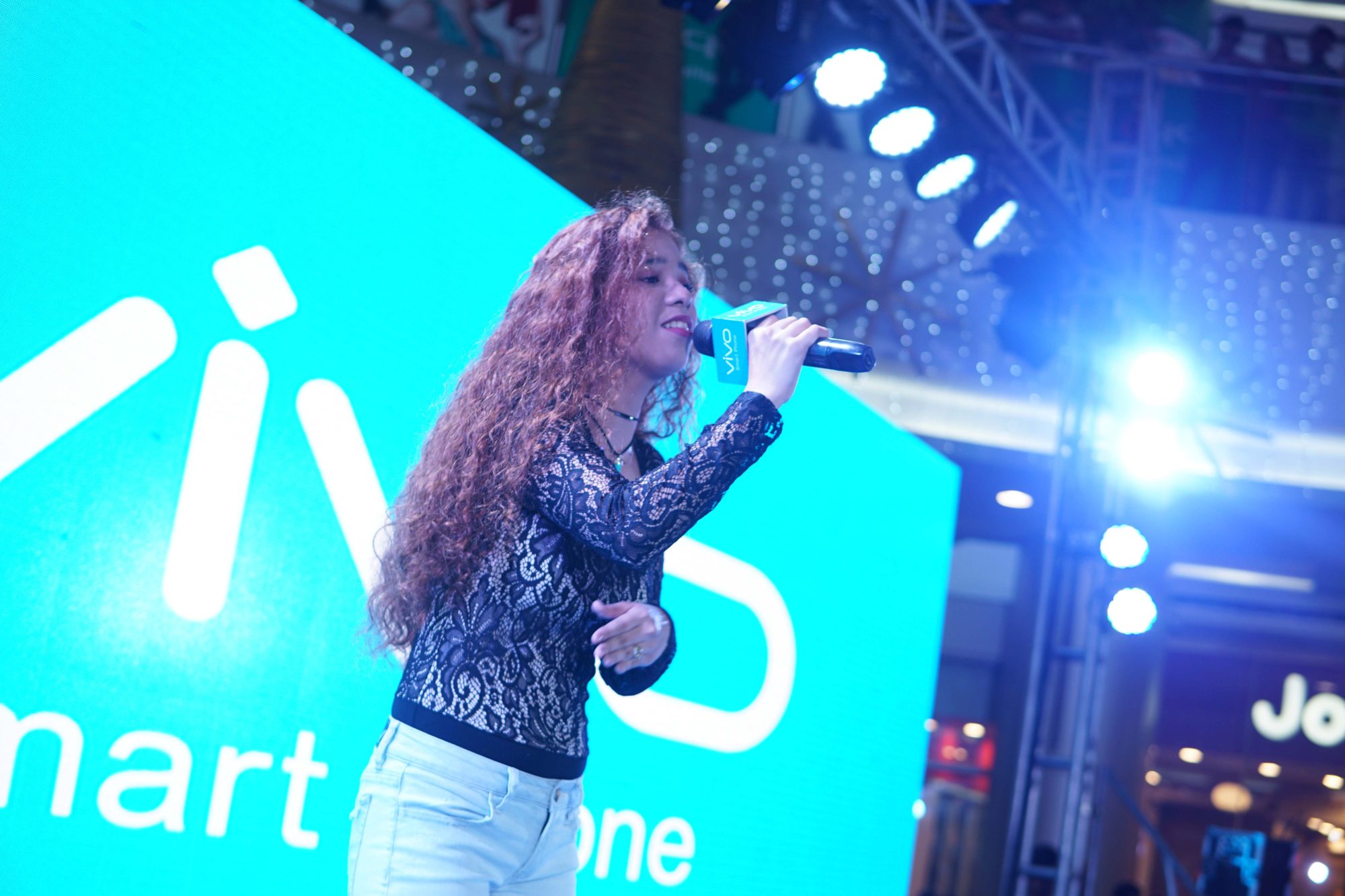 Vivo V7 Mall Tour with Paul Salas