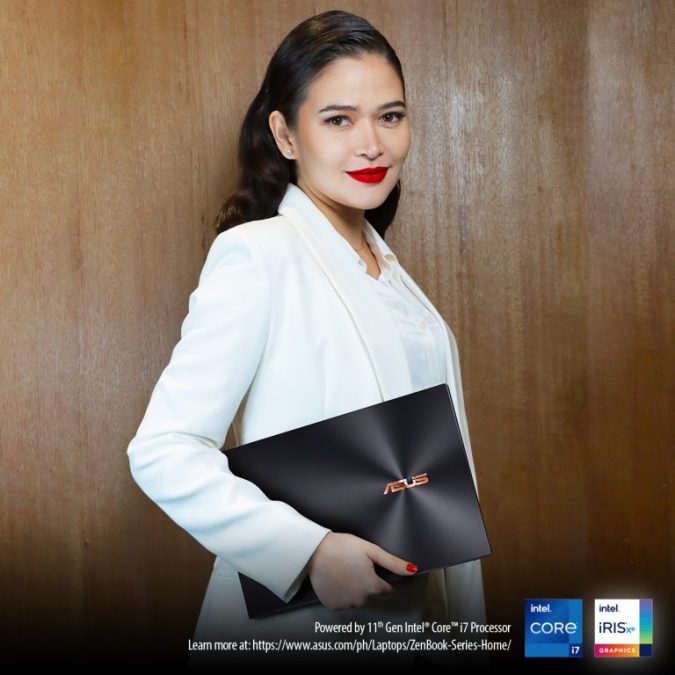 Bela Padilla (UX393)