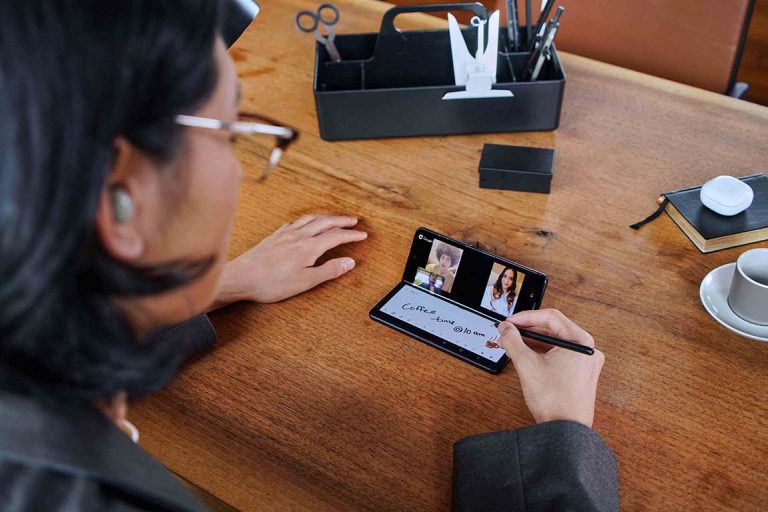 Samsung Galaxy Z Fold3 5G Flex Mode