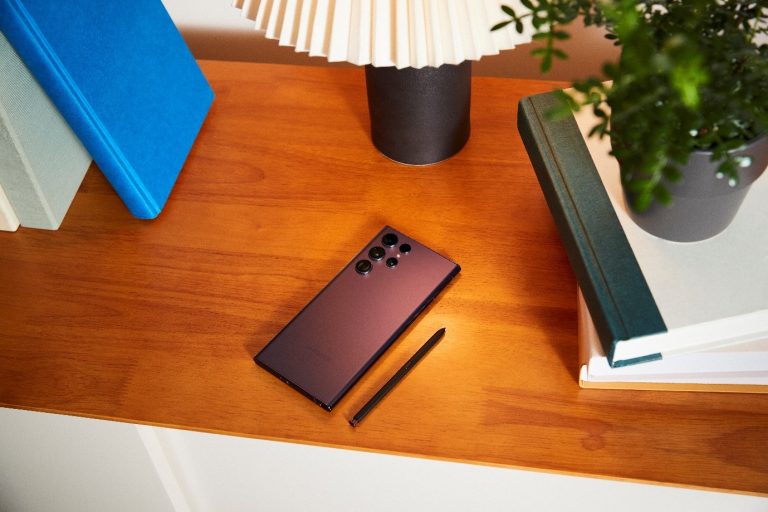 Samsung Galaxy S22 Ultra – 4 Firsts that Break the Rules