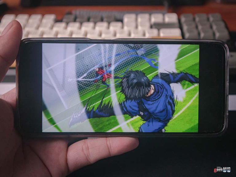 6.4-inch Super AMOLED Display