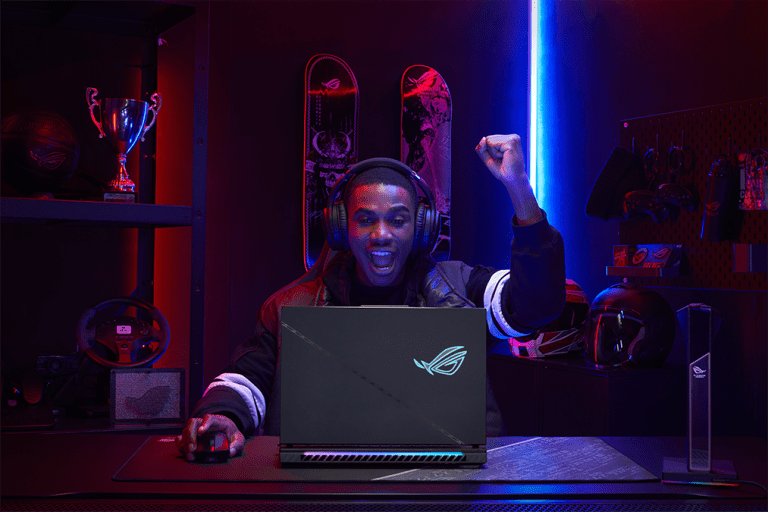 2023 ROG Strix SCAR 18