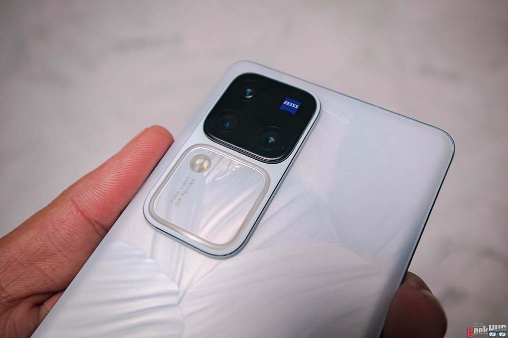 vivo V30 Pro 5G cameras