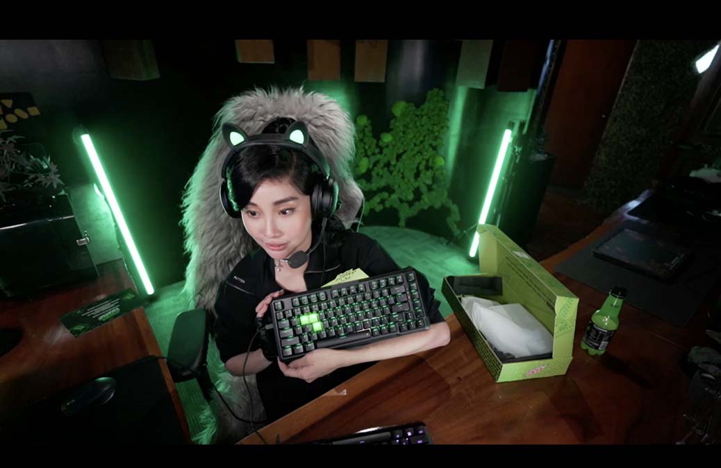 Alodia plays with no DEW