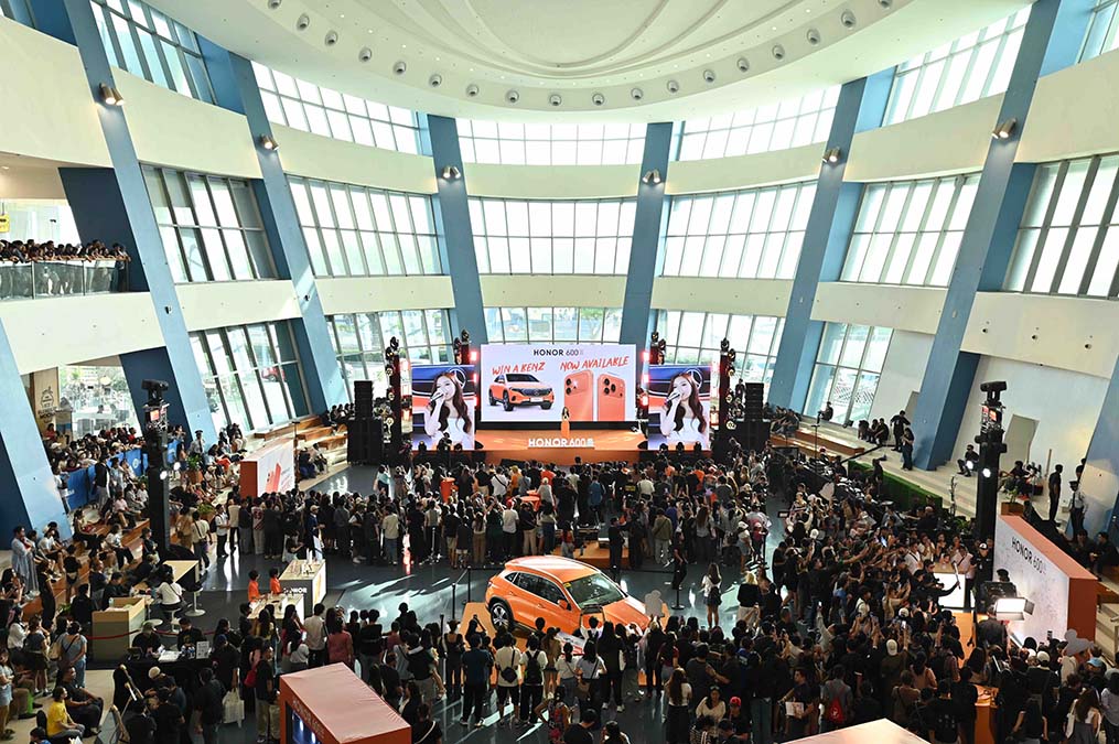 HONOR 600 First Day Sale Event Draw Massive Crowd